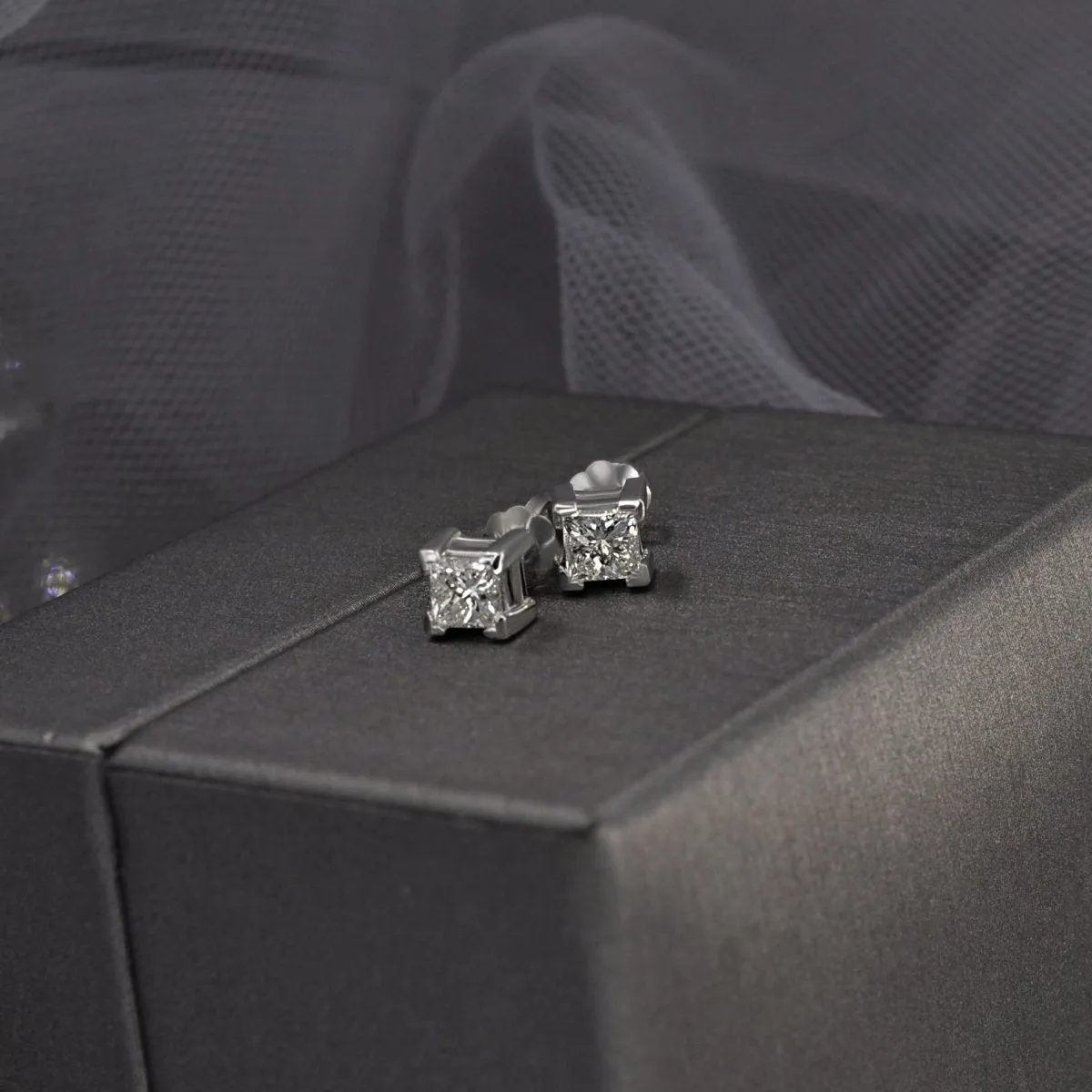 0.50-3.00 CT Princess Cut Diamonds - Stud Earrings