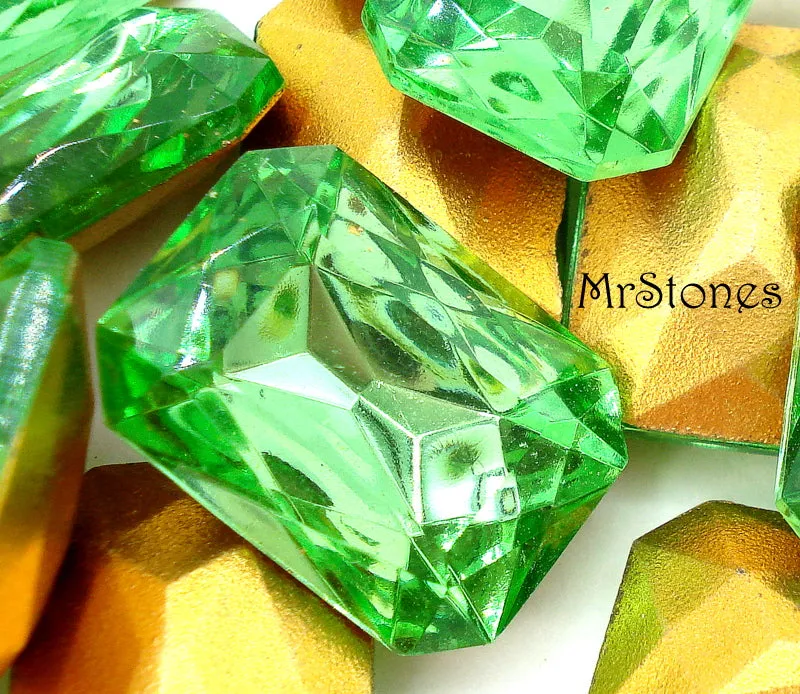 18x13mm (4626/2) TTC Peridot Green Cushion Octagon
