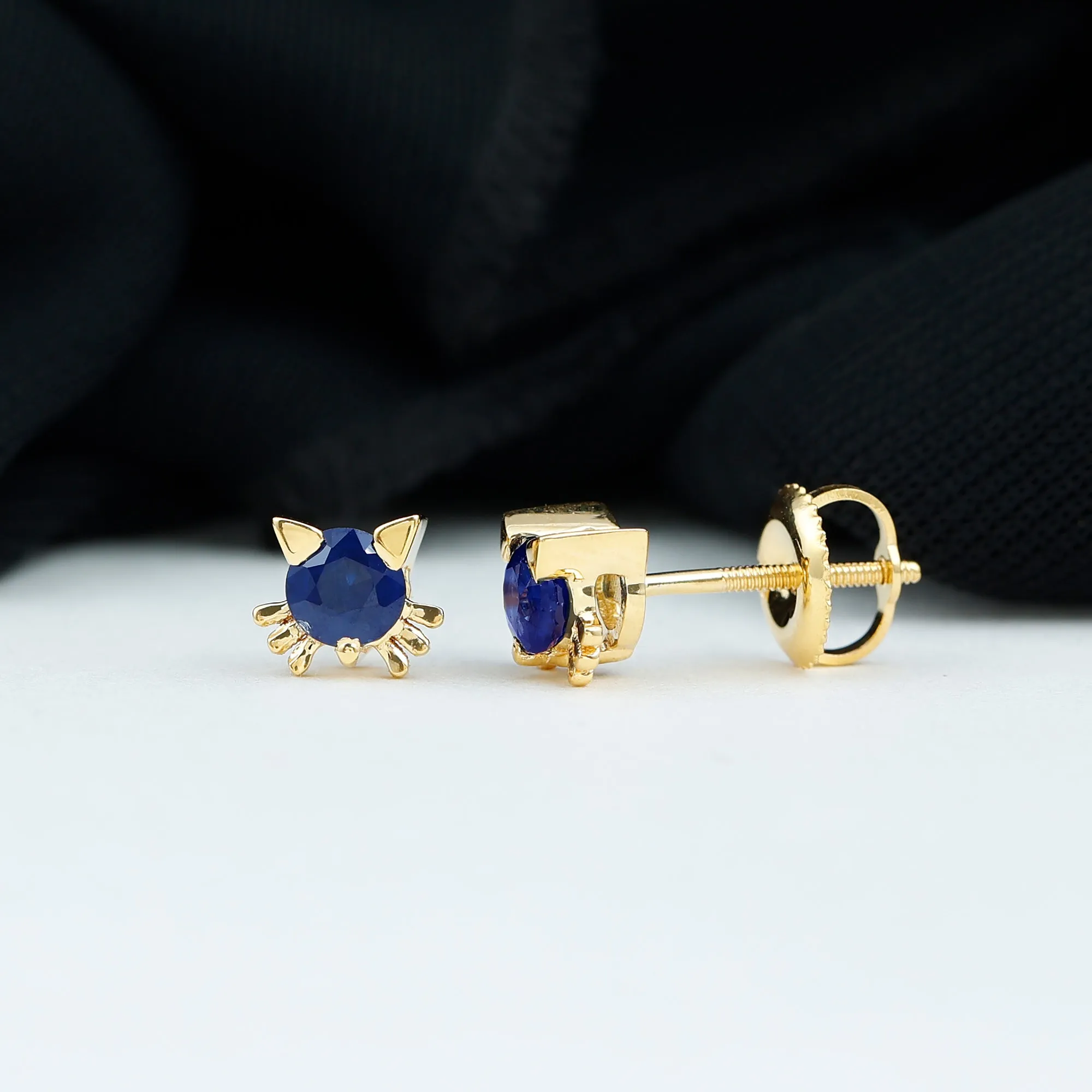 4 MM Round Blue Sapphire Solitaire Cat Stud Earrings in Prong Setting