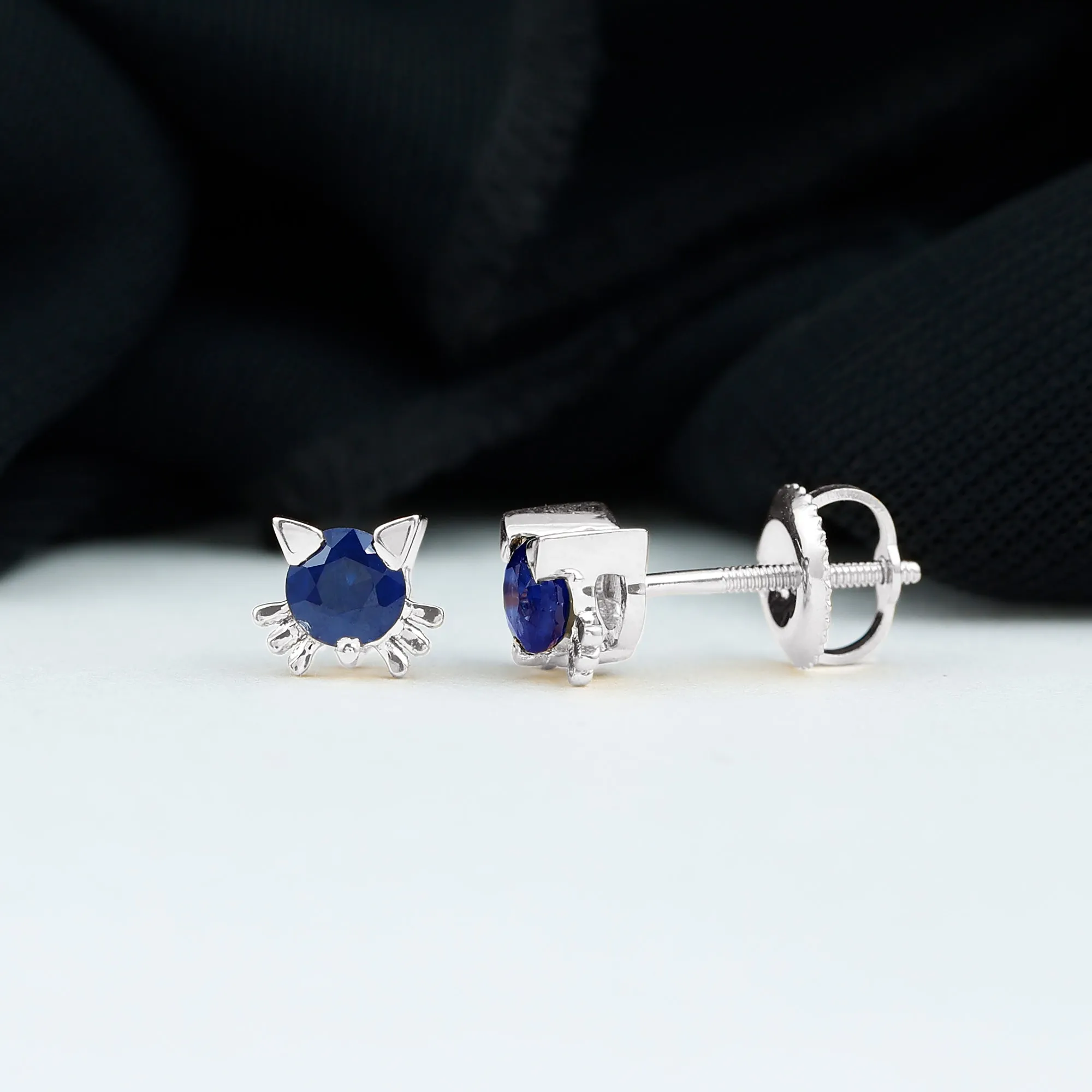 4 MM Round Blue Sapphire Solitaire Cat Stud Earrings in Prong Setting