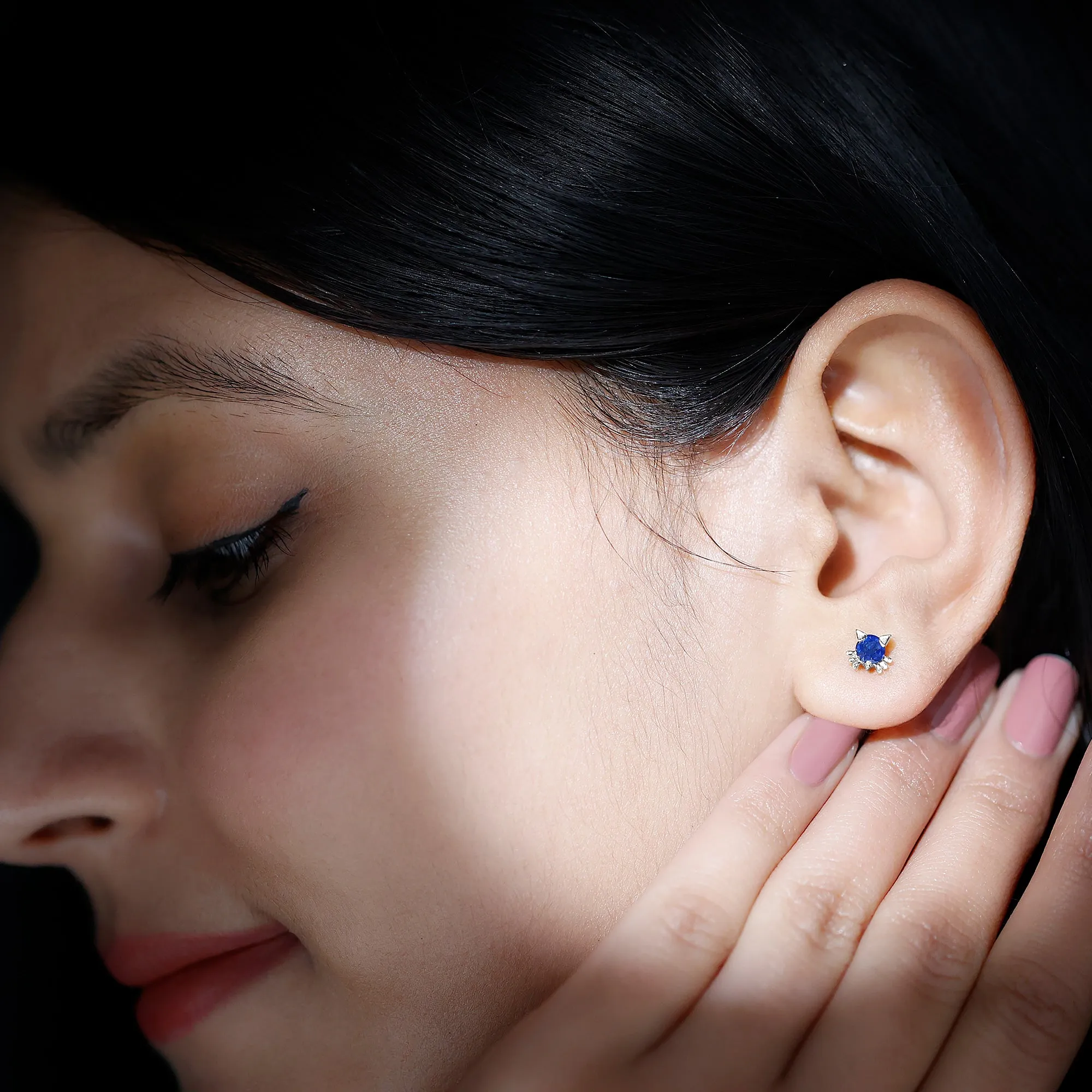 4 MM Round Blue Sapphire Solitaire Cat Stud Earrings in Prong Setting