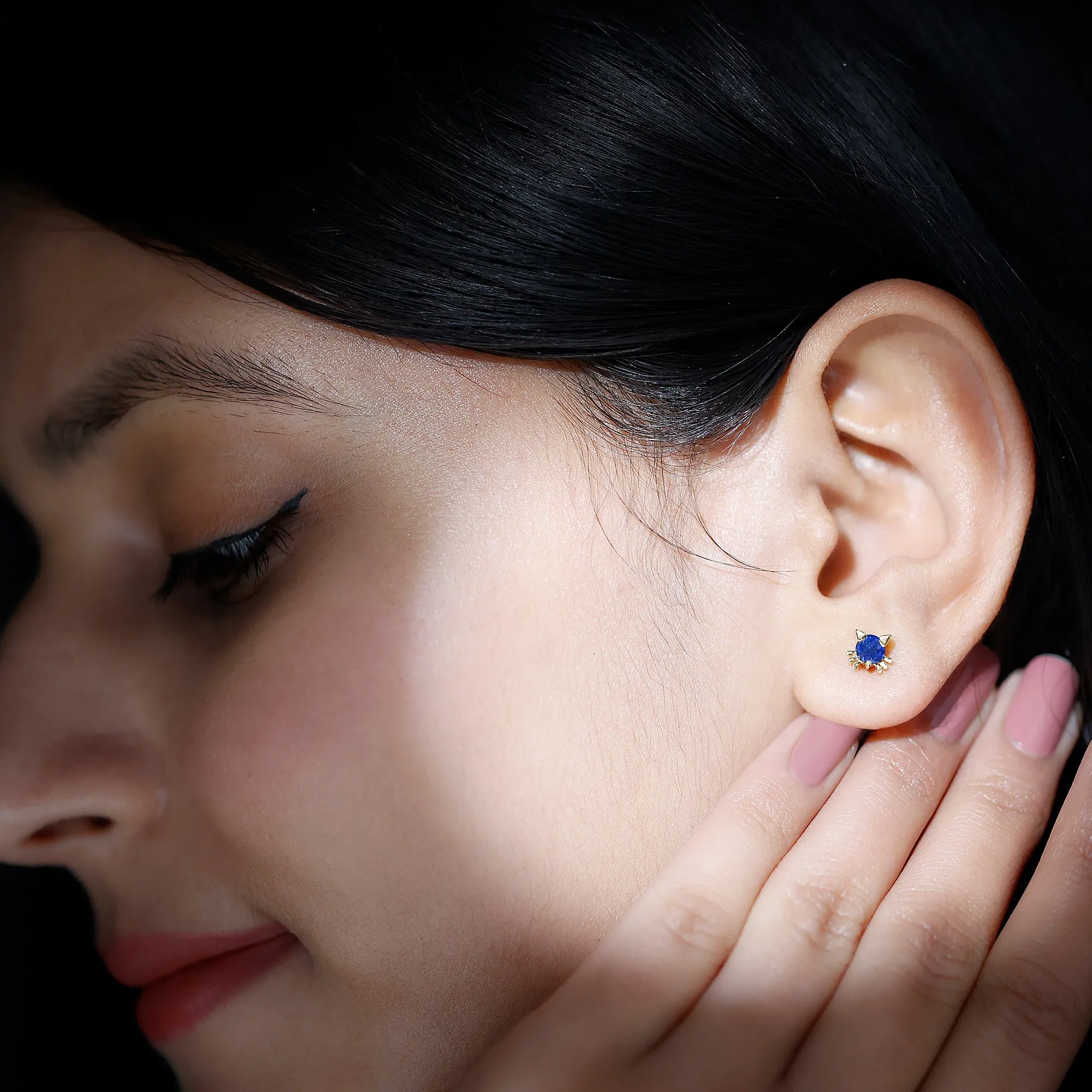 4 MM Round Blue Sapphire Solitaire Cat Stud Earrings in Prong Setting