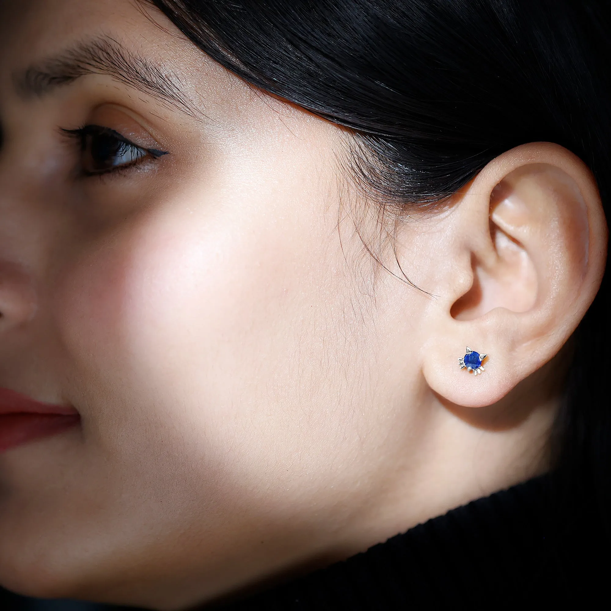 4 MM Round Blue Sapphire Solitaire Cat Stud Earrings in Prong Setting