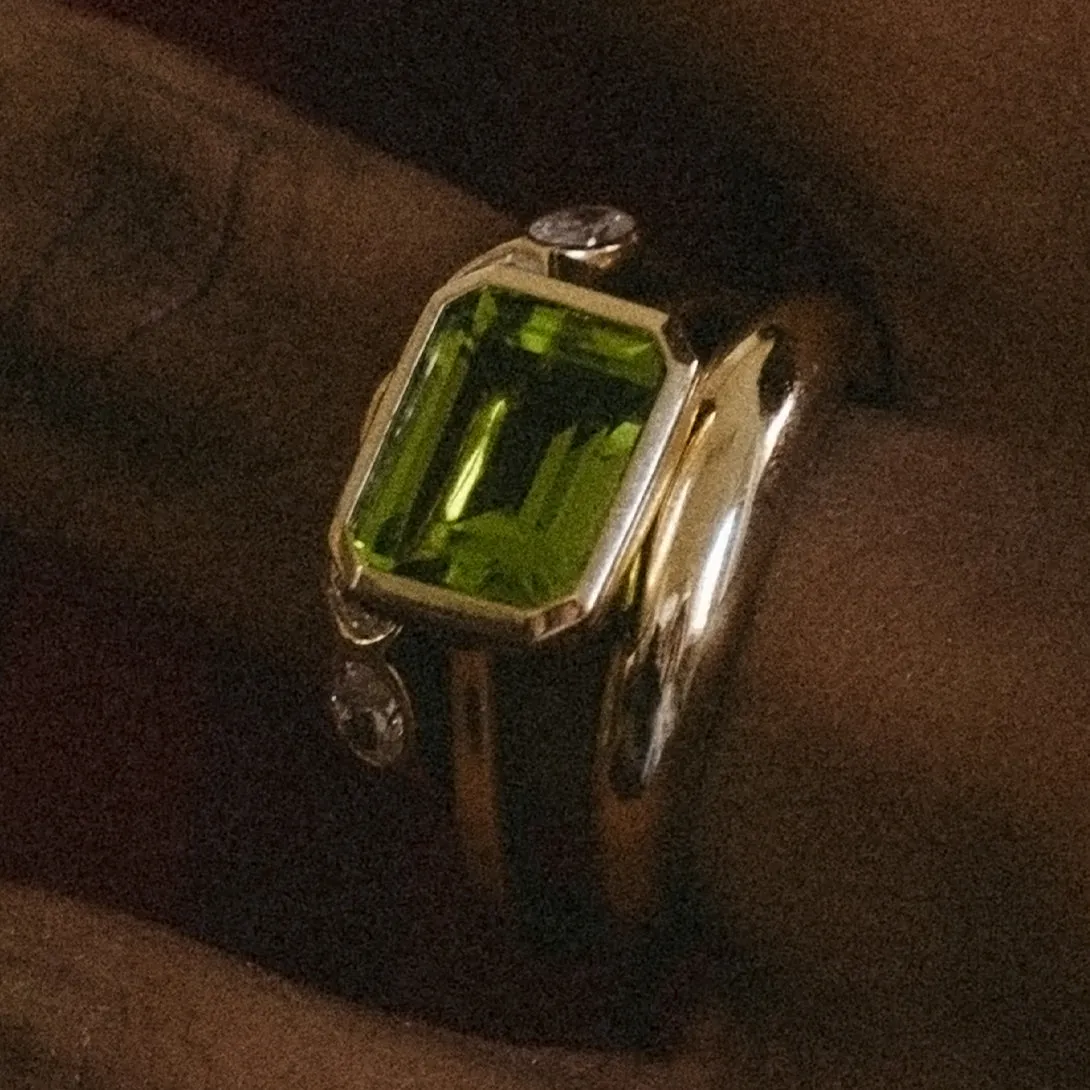 PERIDOT JULIA BIRTHSTONE RING