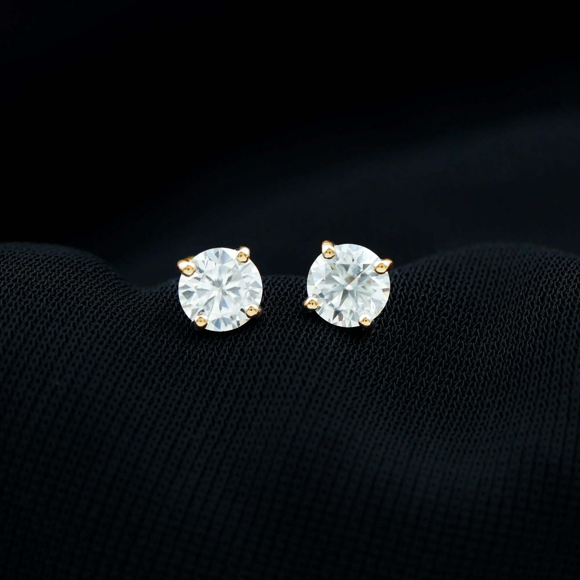 Round Shape Moissanite Solitaire Stud Earrings in Claw Setting