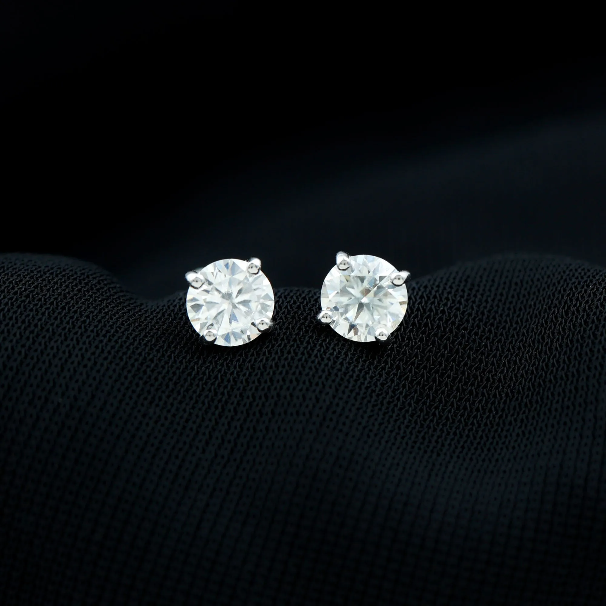Round Shape Moissanite Solitaire Stud Earrings in Claw Setting