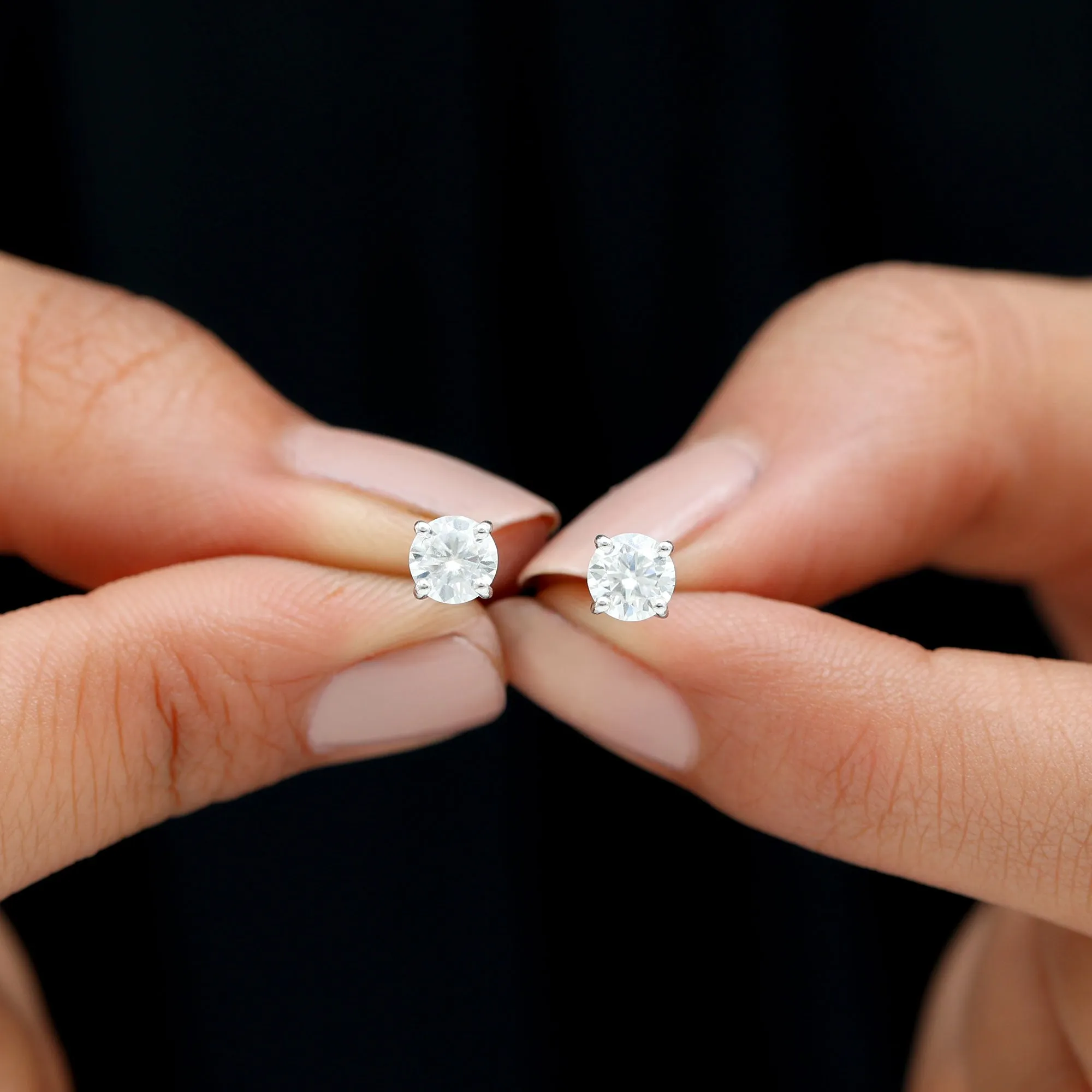 Round Shape Moissanite Solitaire Stud Earrings in Claw Setting