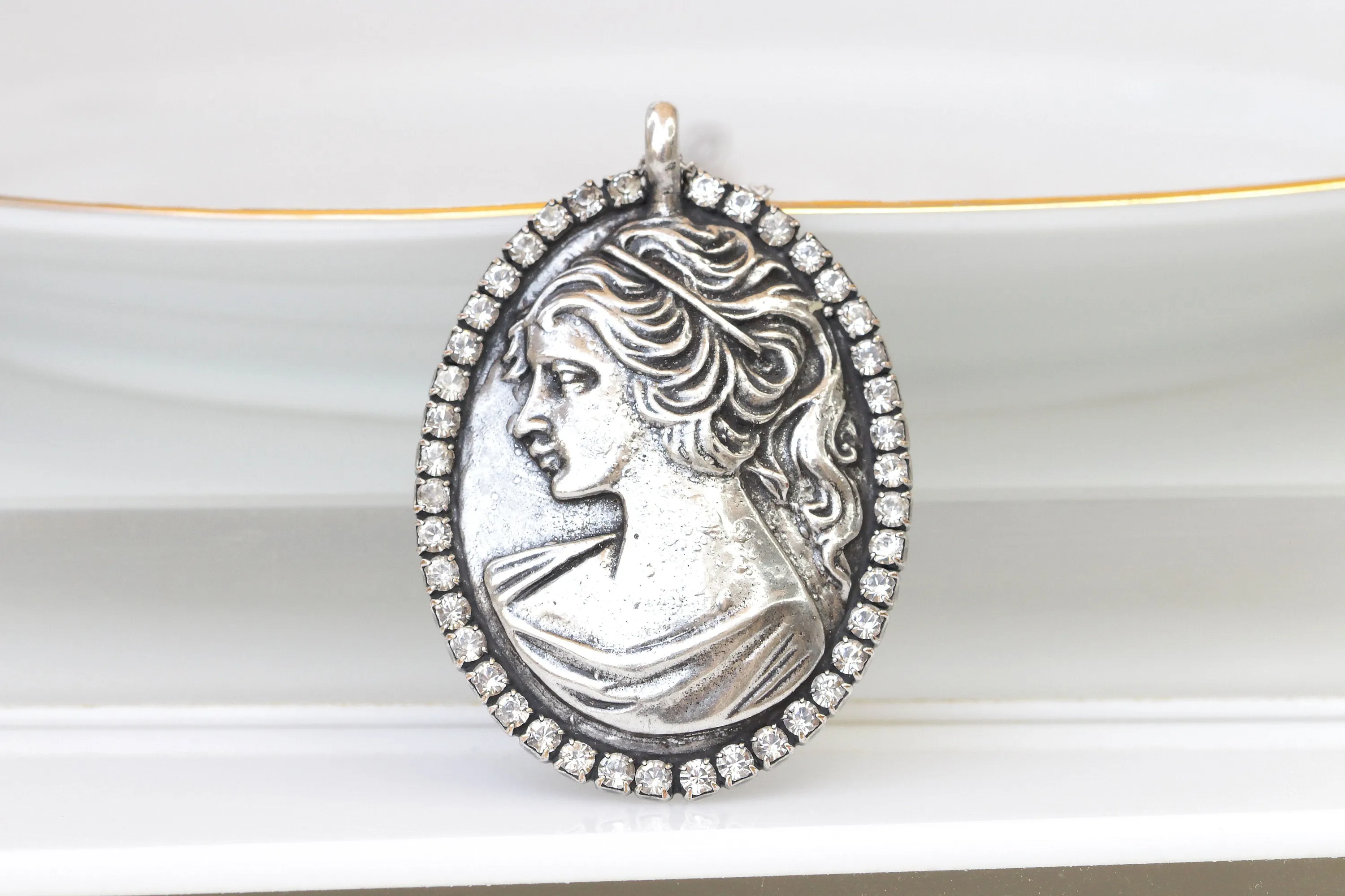 SILVER CAMEO NECKLACE