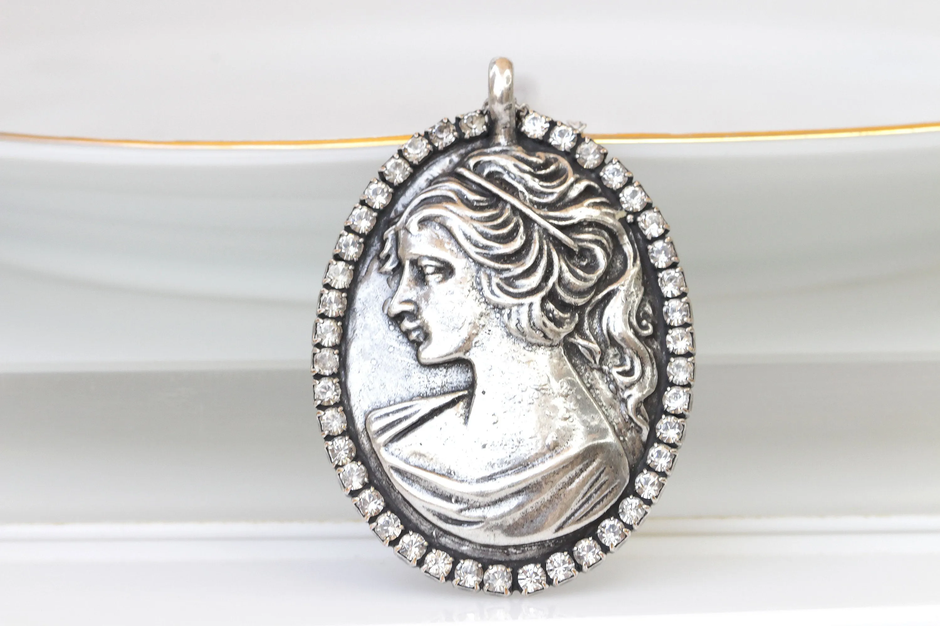 SILVER CAMEO NECKLACE