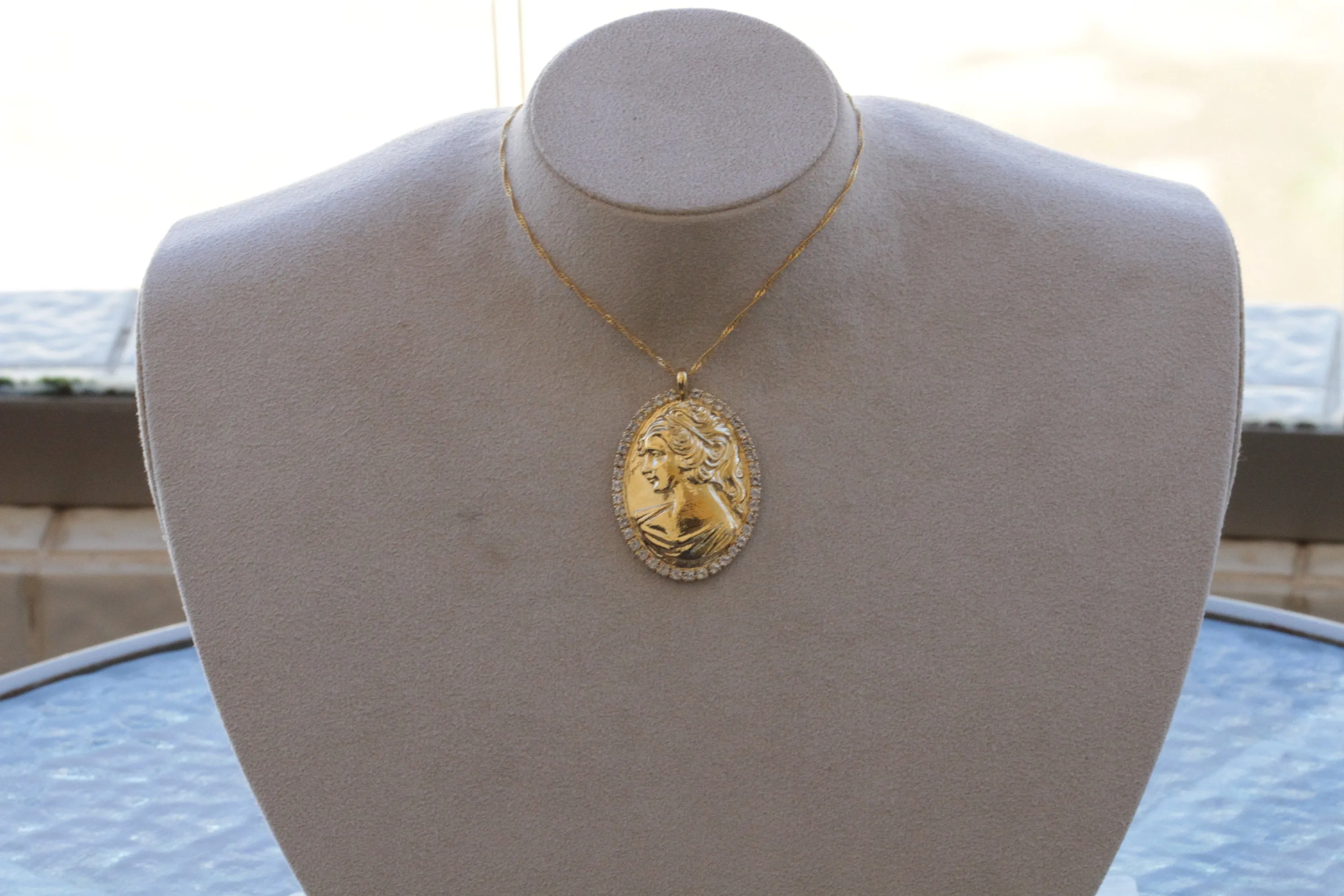SILVER CAMEO NECKLACE
