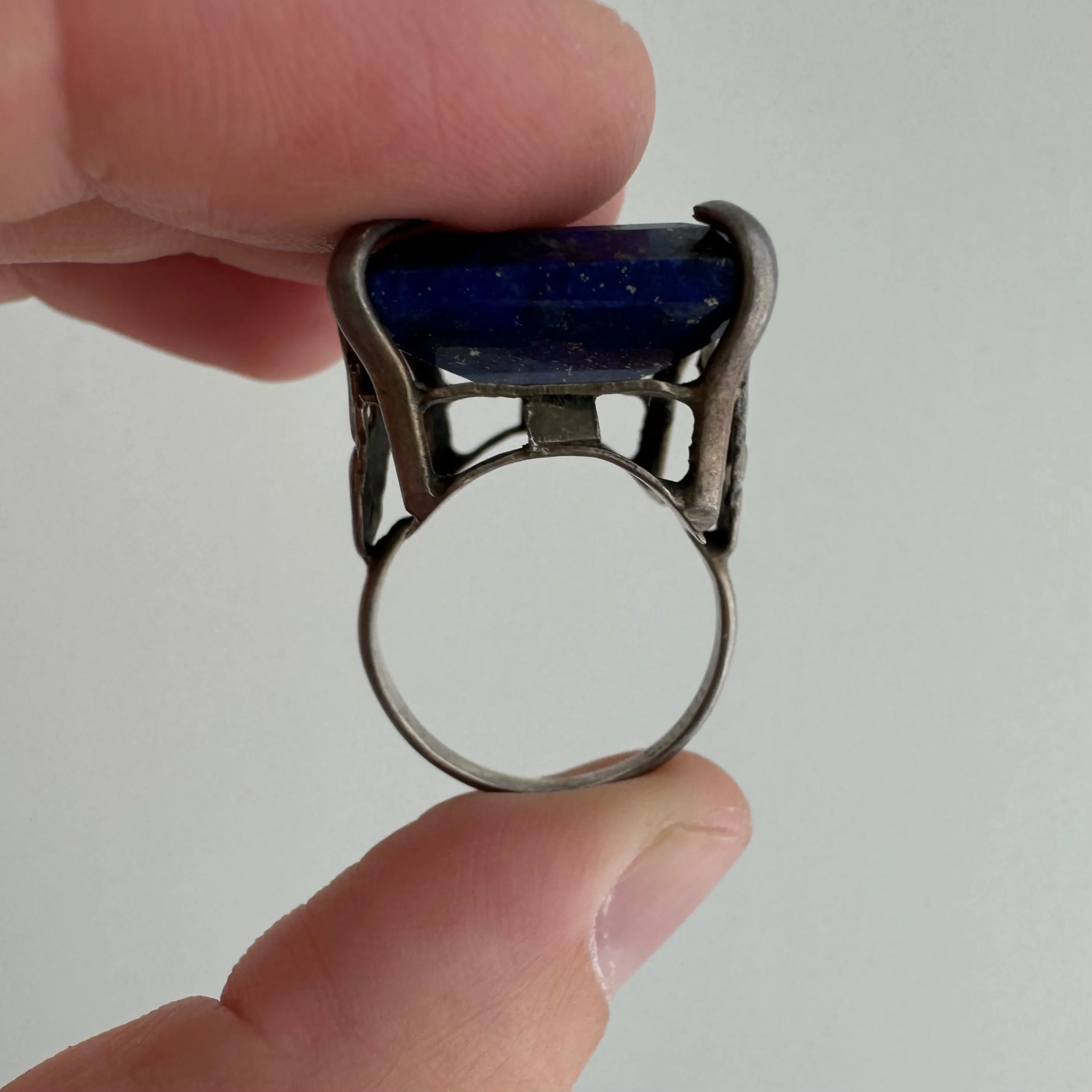 V I N T A G E // secret griffins / sterling silver and lapis lazuli statement ring / size 5.5 