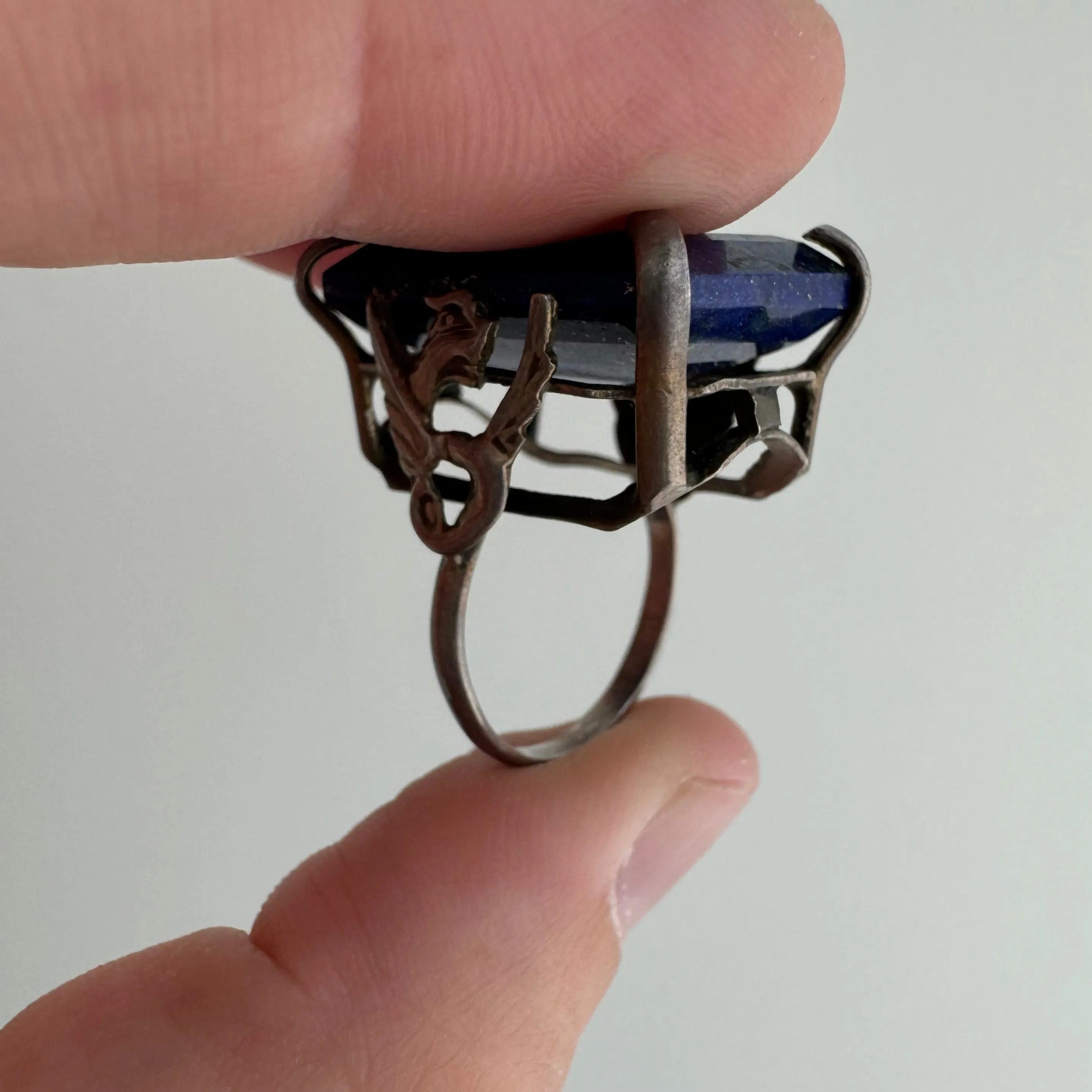 V I N T A G E // secret griffins / sterling silver and lapis lazuli statement ring / size 5.5 